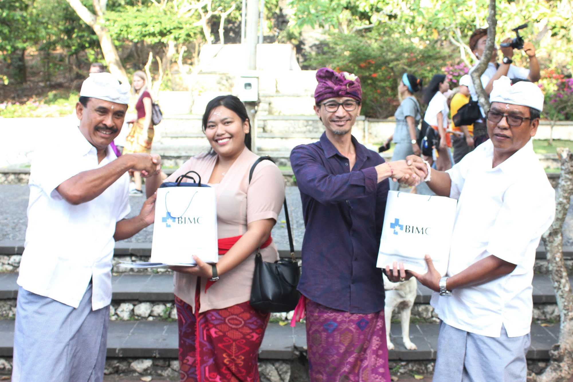 BIMC Donates Medicine to Pura Luhur Uluwatu Community