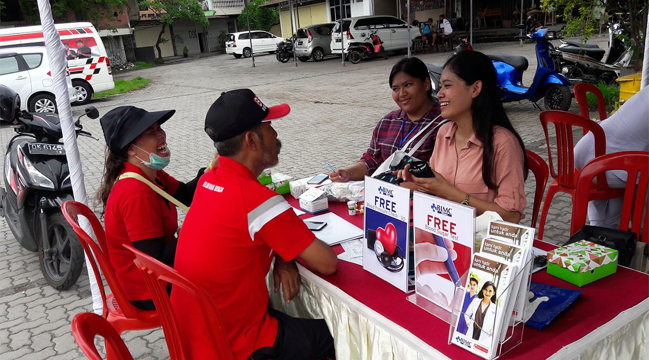 BIMC Siloam Nusa Dua Helps Bualu Village Keep Clean
