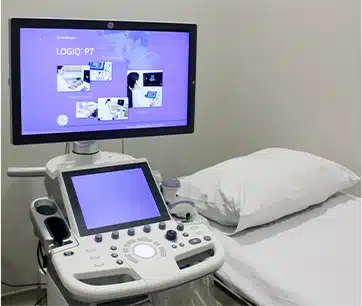 Dokter Anda akan melakukan penyuntikan dengan alat bantu USG atau fluoroskopi (semacam alat x-ray) dengan kondisi steril untuk menghindari infeksi.